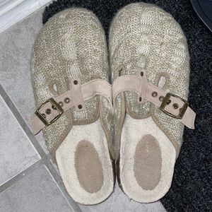 American eagle clogs